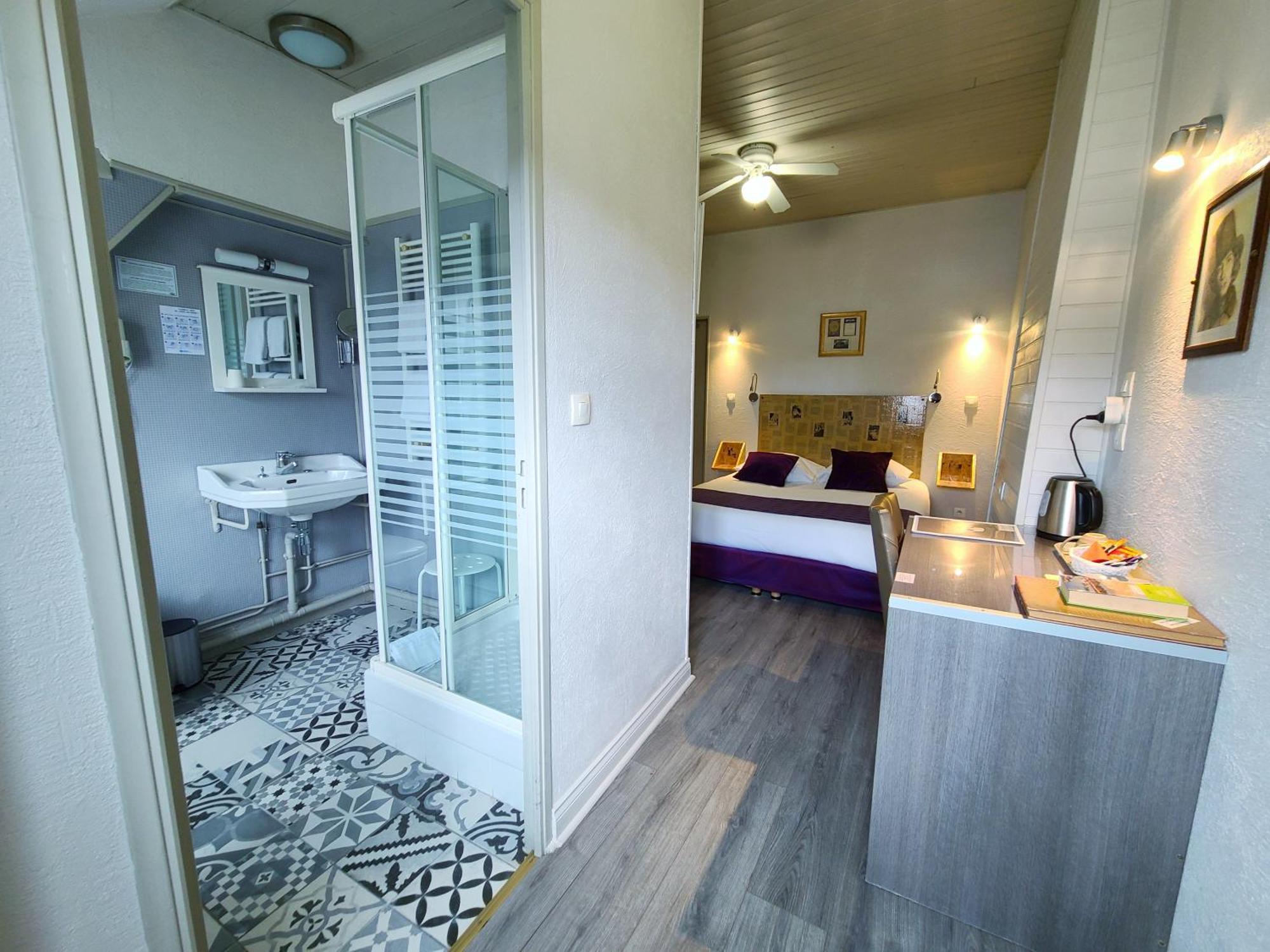 Hotel Mille Et Une Feuilles ลาชาริเต-ซูร์-ลัวร์ ห้อง รูปภาพ