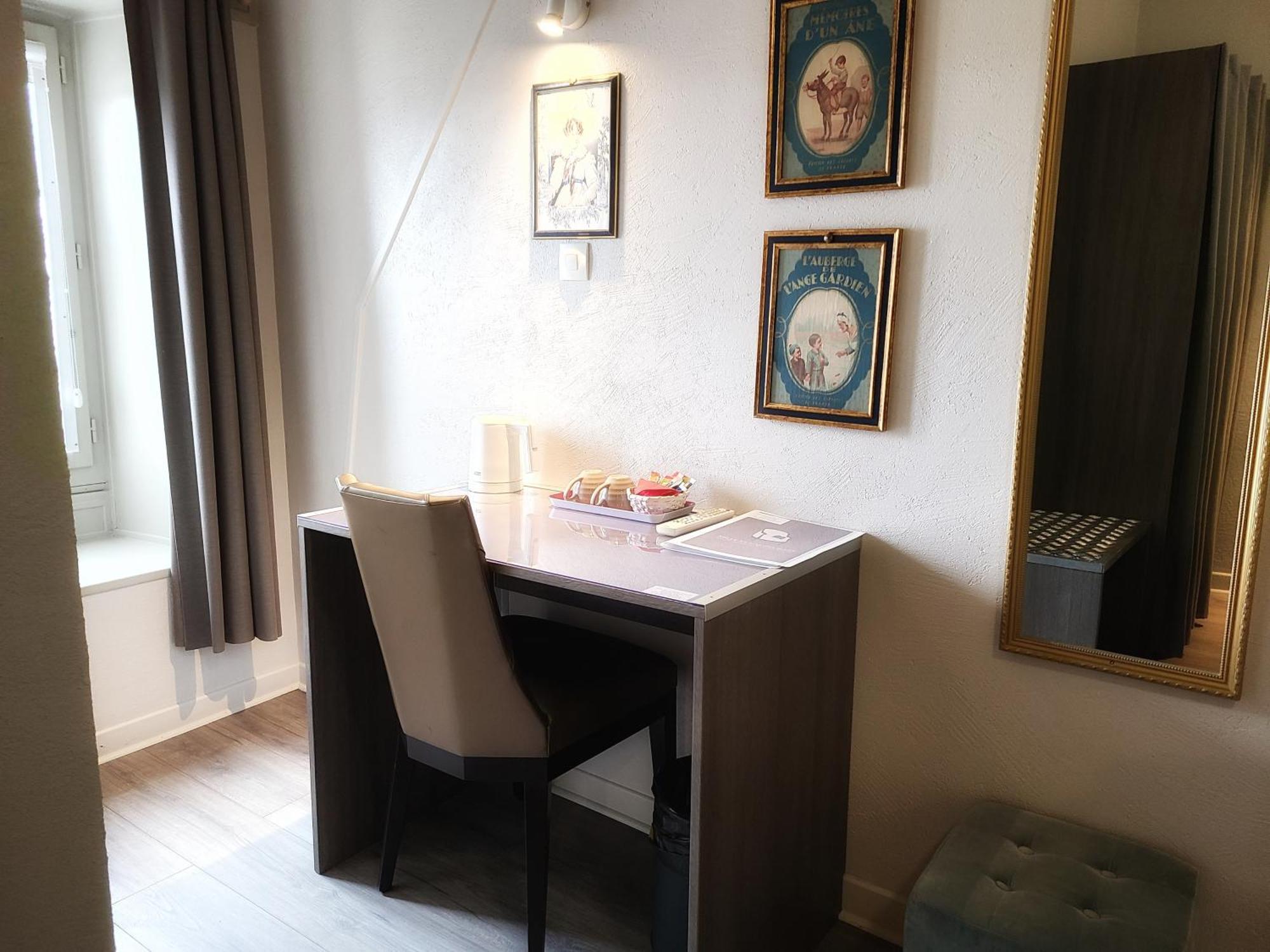 Hotel Mille Et Une Feuilles ลาชาริเต-ซูร์-ลัวร์ ภายนอก รูปภาพ