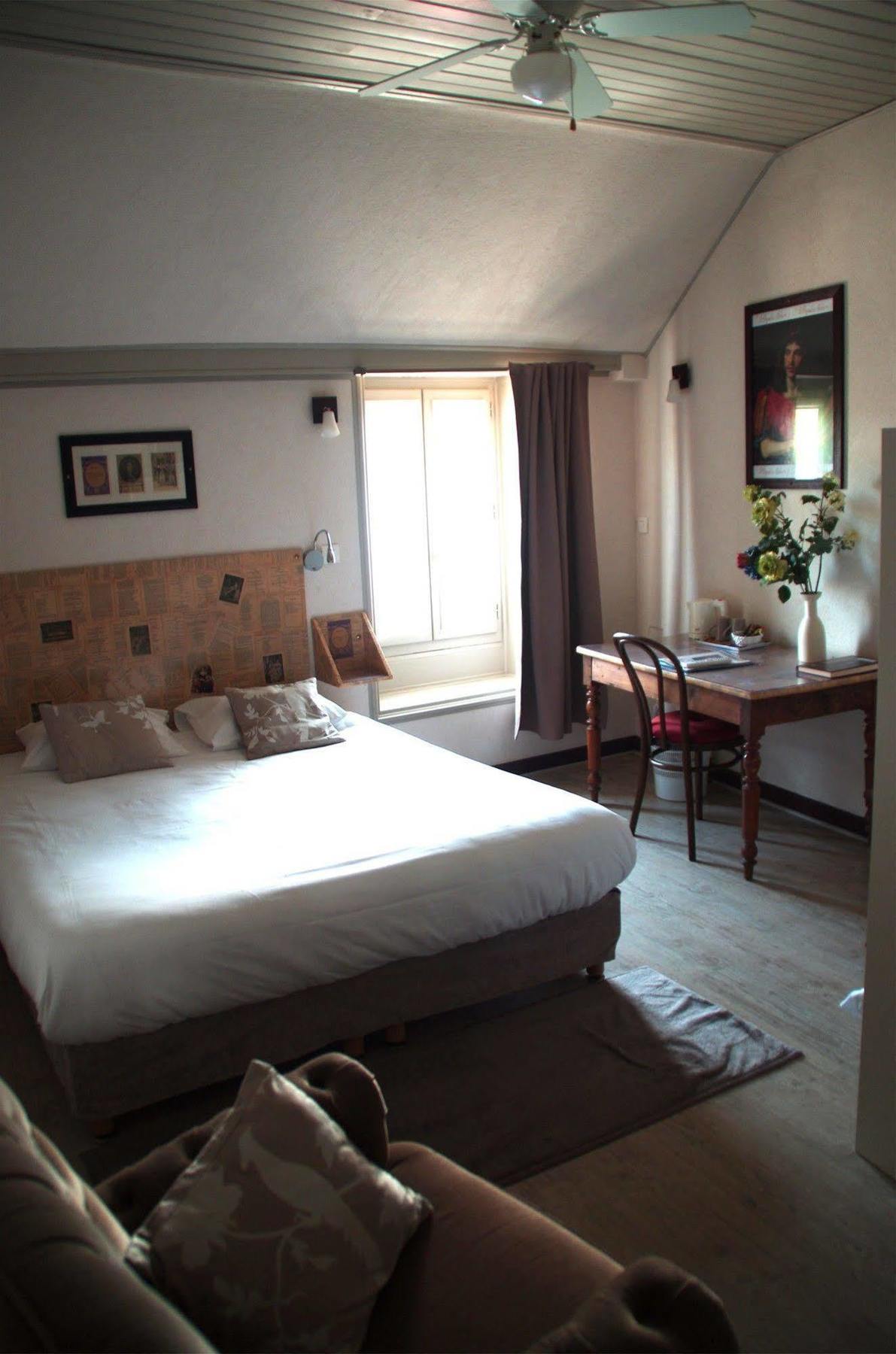 Hotel Mille Et Une Feuilles ลาชาริเต-ซูร์-ลัวร์ ภายนอก รูปภาพ