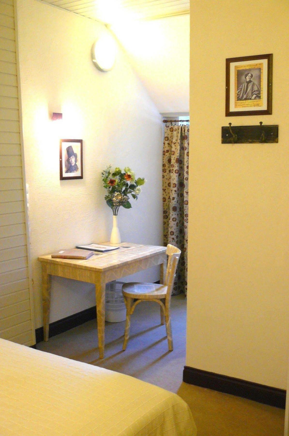 Hotel Mille Et Une Feuilles ลาชาริเต-ซูร์-ลัวร์ ภายนอก รูปภาพ