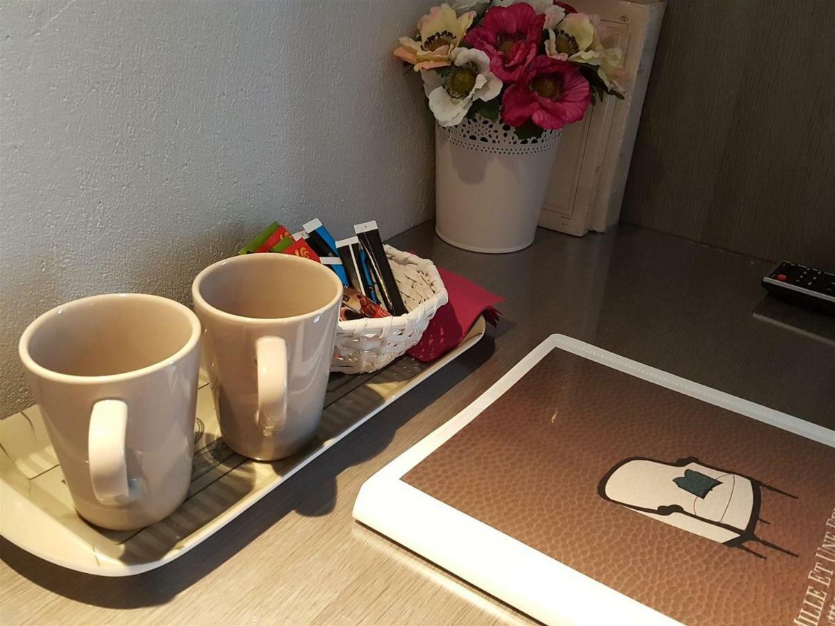 Hotel Mille Et Une Feuilles ลาชาริเต-ซูร์-ลัวร์ ภายนอก รูปภาพ